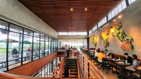 biggest starbucks in the philippines